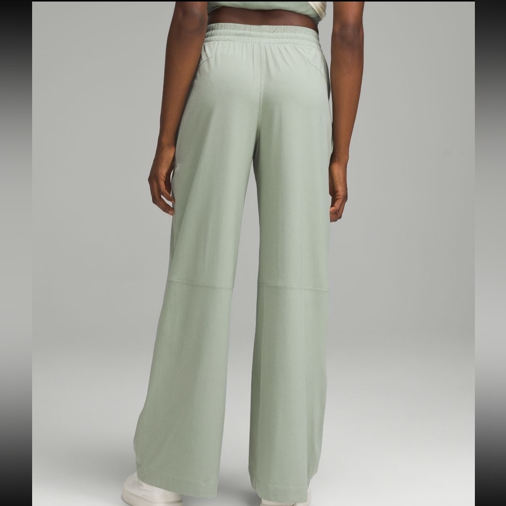Swift mid-rise wide-leg pant